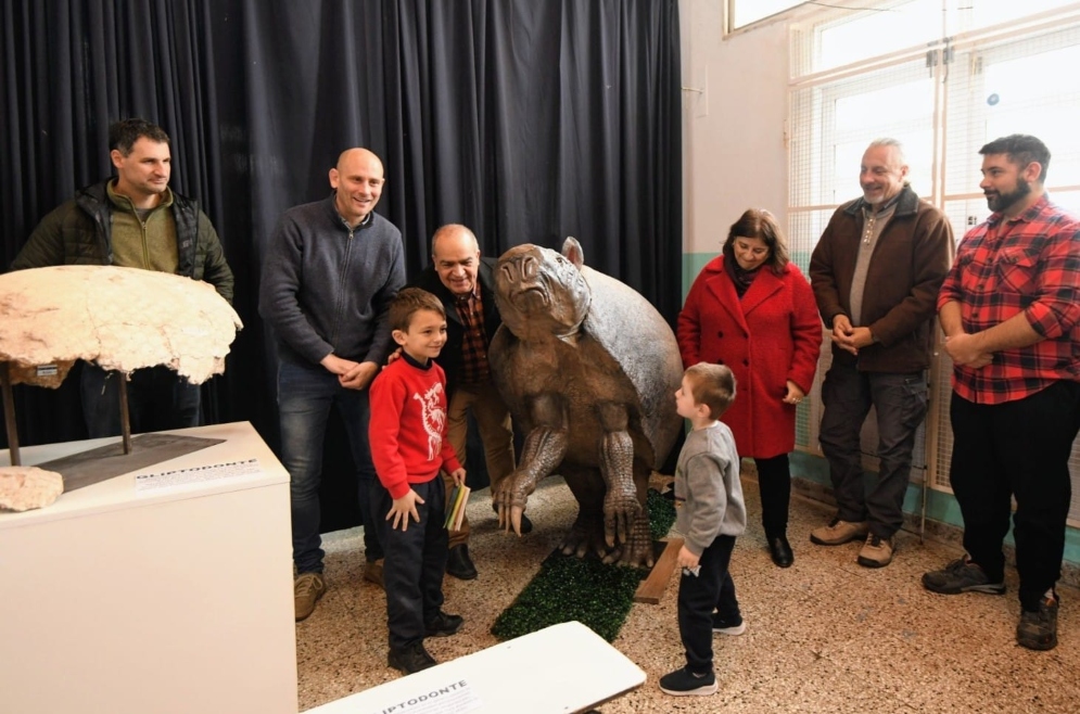 Science and Society: A Glyptodont replica is introduced, which promotes Alberti’s paleontological heritage