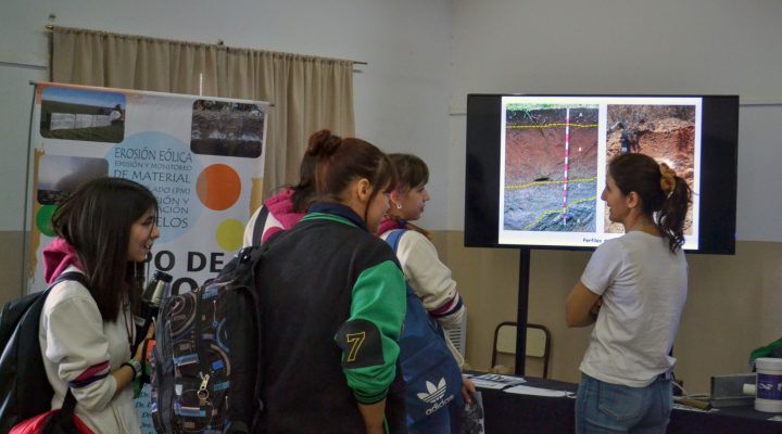 El CONICET en Lonquimay: promoción de vocaciones científicas en la Expo Carreras 2023