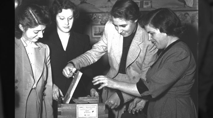 Hacia una democracia más igualitaria: a 76 años del voto femenino