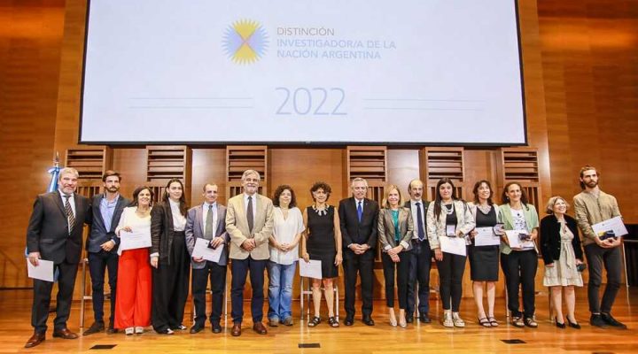 El Presidente entregó a la investigadora del CONICET Andrea Gamarnik el Premio Investigador/a de la Nación Argentina
