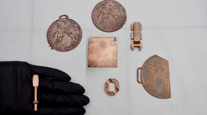 Un equipo del CONICET busca reemplazar el cianuro en el principal método de recubrimiento de metales